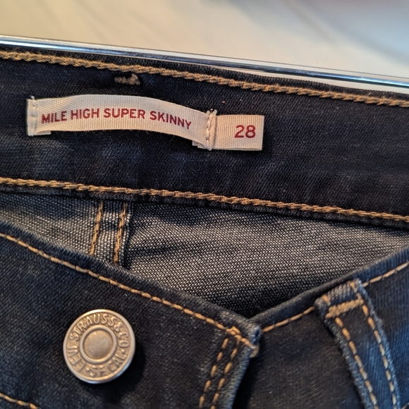 Levi's Jeans, size 28 - Picture 3 of 3